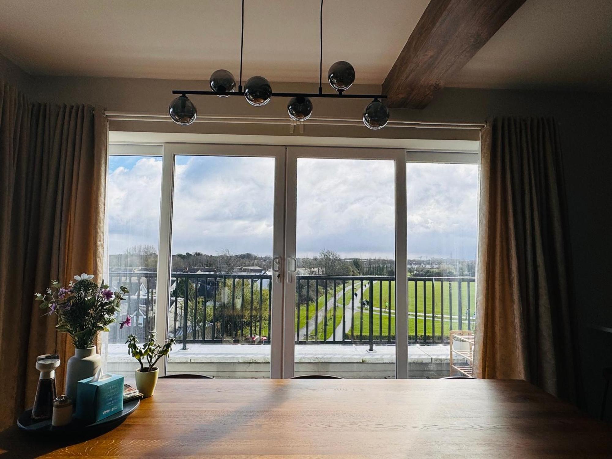 Finnstown Hall- Private Room In Shared Apartment With The Host Dublin Exterior foto